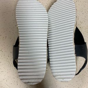 VINCE CAMUTO women’s Black sandals in size 8 1/2